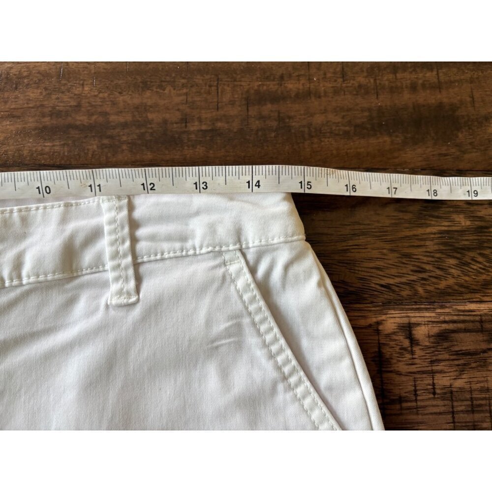 A New Day Women's White Stretch Shorts - Picture 4 of 5